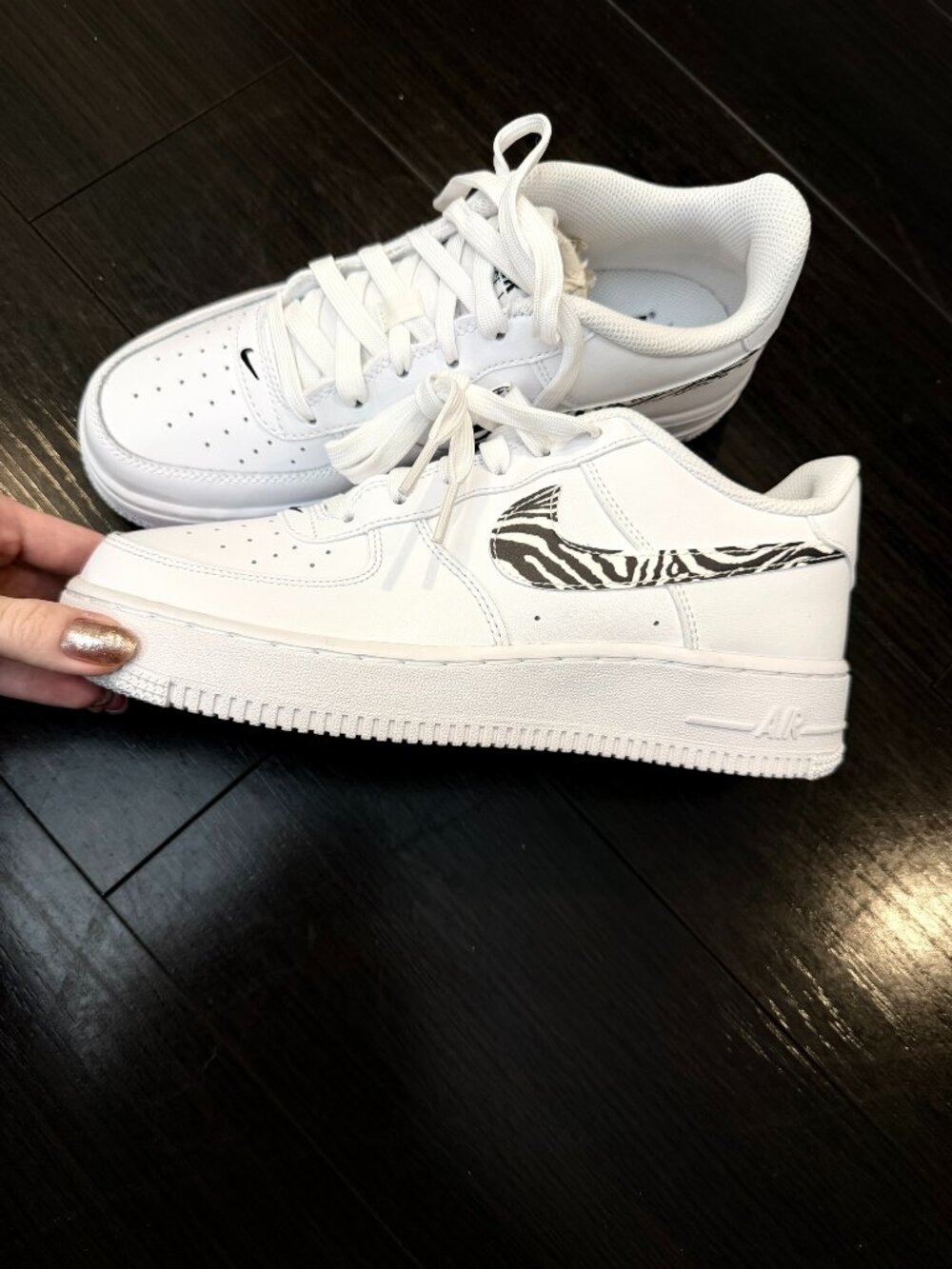 Nike Air Force 1 Low Zebra Swoosh White 6Y / Women's 7 NIB
